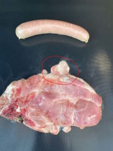 Fleisch auf der Grillmatte