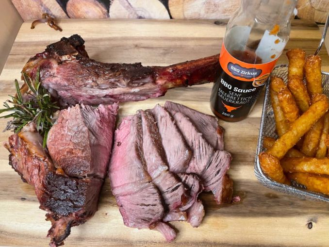 Ein Tomahawk Steak grillen macht richtig Spass