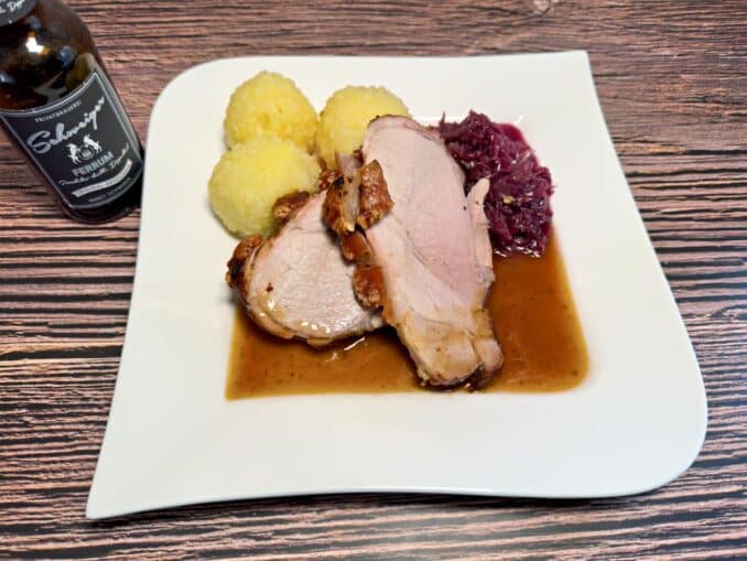 Originalrezept: Bayerischer Schweinebraten perfekt gegrillt
