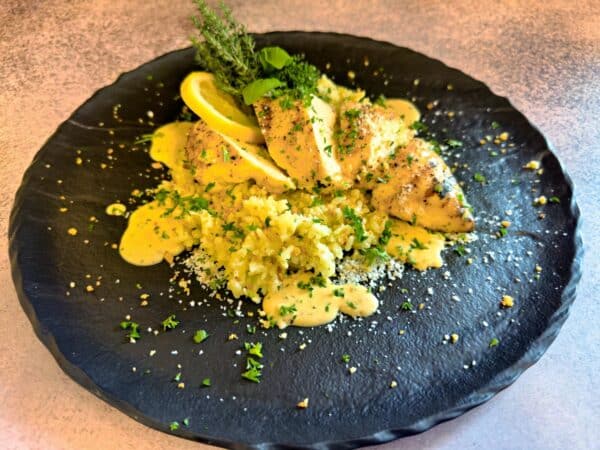 Knoblauch Butter Hähnchenbrust mit Parmesanreis