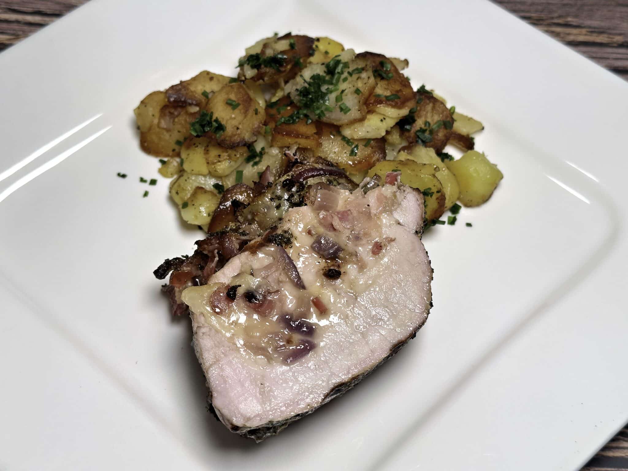 Gegrillter Schweinerücken im Gordon Bleu Style - Grillmagazin – Rezepte ...