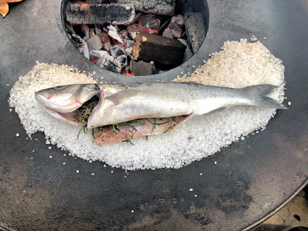Fisch im Salzbett grillen